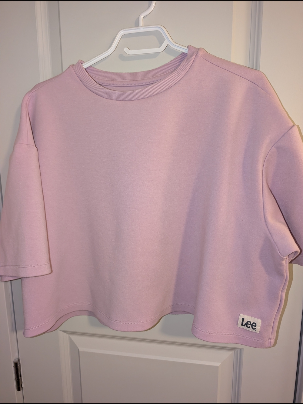 2/25$ 💓 Lee Oversize Light Pink Cropped Crewneck Top